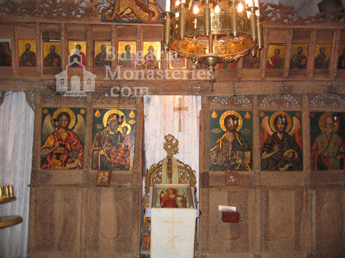 Чекотински манастир - Иконостасът в църквата (Снимка 13 от 17)