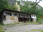 Черепишки манастир - Жилищните сгради