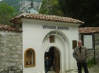 Черепишки манастир - Манастирският вход
