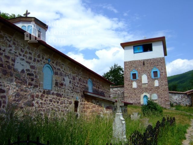 Чипровски манастир - Църквата и кулата (Снимка 2 от 18)