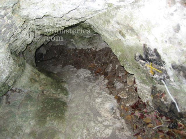 Чирпански манастир  - Пещерата-постница (Снимка 21 от 30)