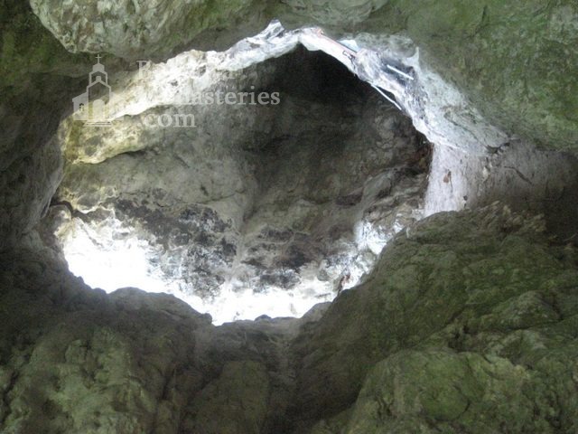 Чирпански манастир  - Пещерата-постница (Снимка 22 от 30)