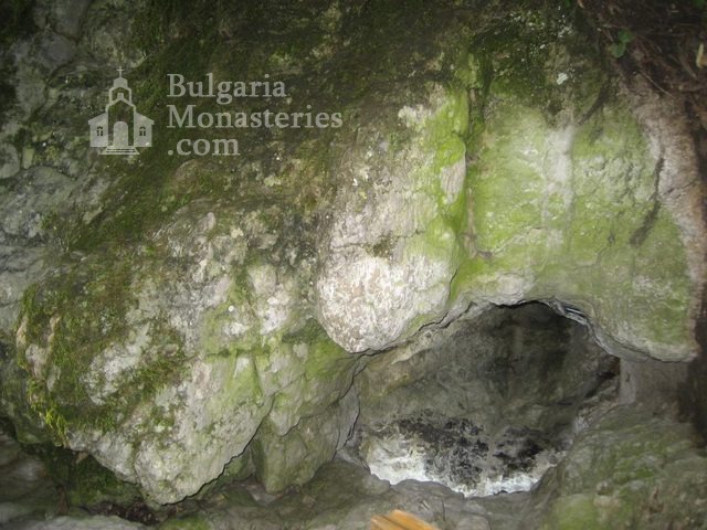 Чирпански манастир  - Пещерата-постница (Снимка 23 от 30)