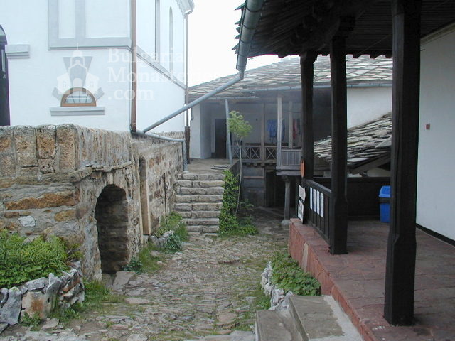 Гложенски манастир (Снимка 10 от 33)
