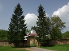 Лопушански манастир - Манастирските порти