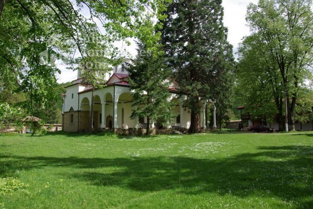 Лопушански манастир - Църквата 