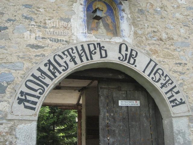 Мулдавски манастир - Манастирските порти  (Снимка 6 от 31)