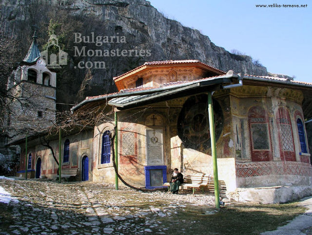 Преображенски манастир - Църквата и камбанарията (Снимка 2 от 29)