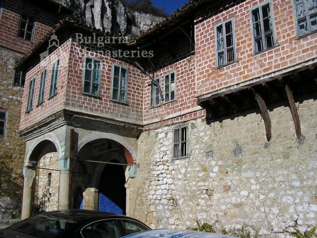 Преображенски манастир - Входа на манастира (Снимка 4 от 29)