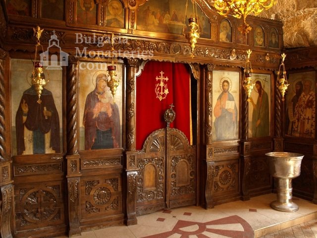 Basarbovo Monastery   - The altar (Picture 19 of 34)