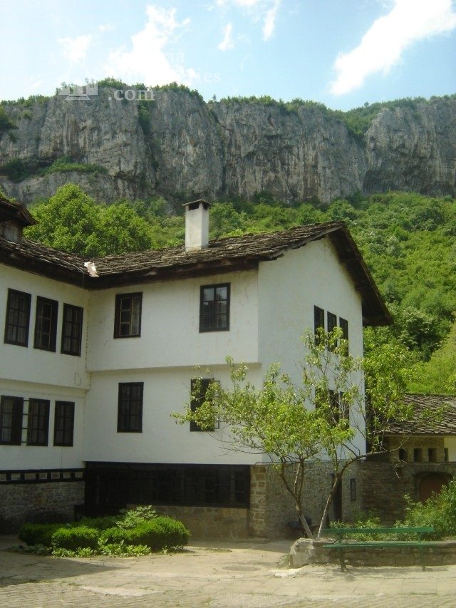 Dryanovo Monastery - Residential buildings (Picture 6 of 22)