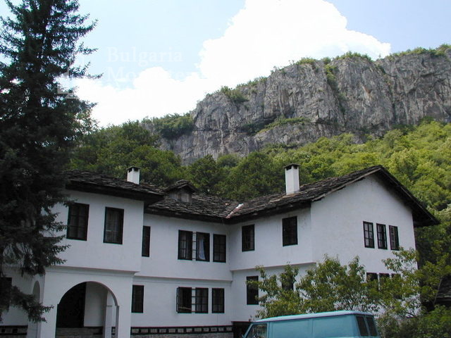 Dryanovo Monastery - Residential buildings (Picture 19 of 22)