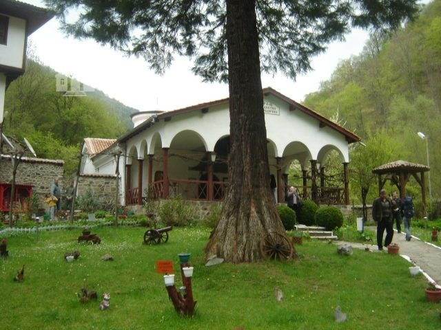 Osenovlashki Monastery (Picture 4 of 27)