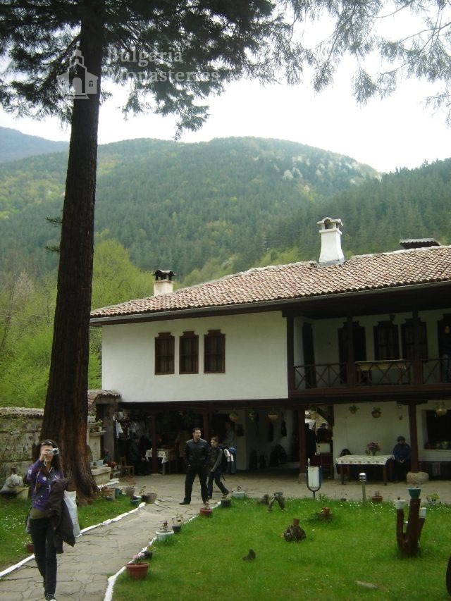 Osenovlashki Monastery (Picture 12 of 27)