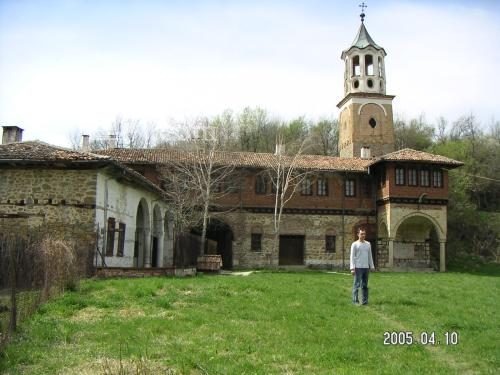 Plakovski Monastery - The building with the church tower (Picture 5 of 12)