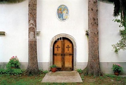 Априлски манастир  - Входът на църквата (Снимка 5 от 18)