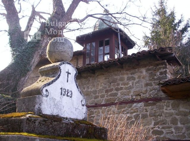 Арбанашки манастир - Детайл от чешма (Снимка 6 от 14)