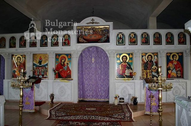 Айдемирски манастир - Олтарът в църквата (Снимка 5 от 11)