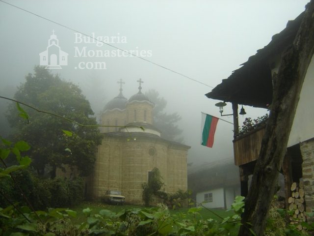 Батошевски манастир - Комплексът (Снимка 2 от 16)