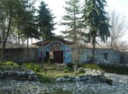 Белащински манастир - Дворът