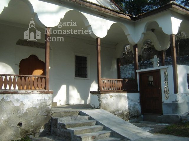 Белащински манастир - Входът на църквата с аязмото (Снимка 10 от 26)