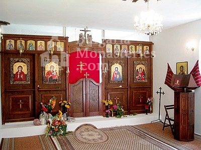 Ботевски манастир - Иконостасът в църквата (Снимка 9 от 10)