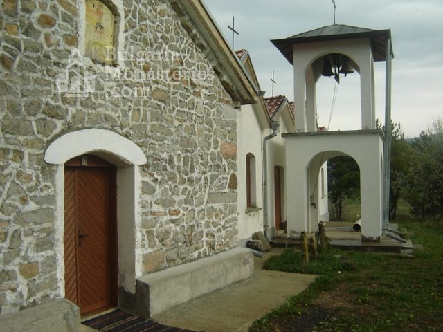 Букоровски манастир - Църквата Св. Георги с камбанарията (Снимка 3 от 10)