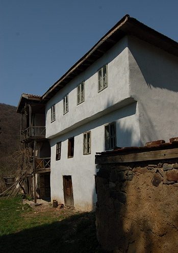 Елешнишки манастир - Жилищните сгради (Снимка 2 от 15)