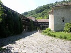 Горноводенски манастир - Манастирският двор