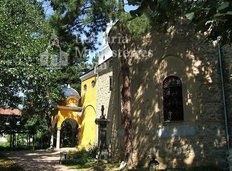 Казанлъшки манастир - Комплексът от вътре (Снимка 6 от 8)