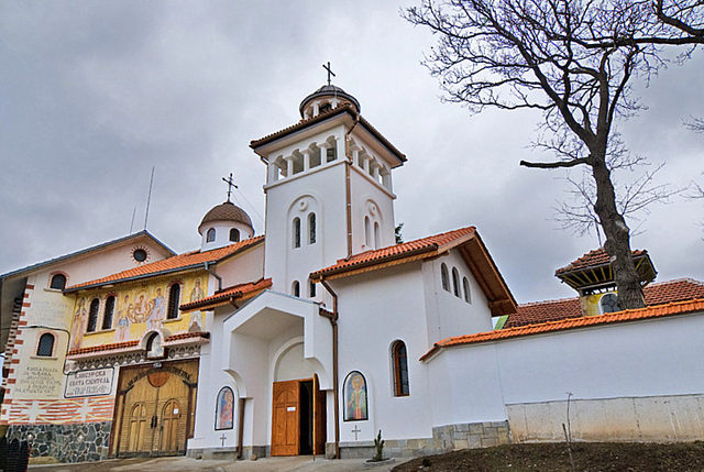 Клисурски манастир (Снимка 2 от 10)