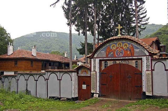 Кокалянски манастир - Манастирският вход (Снимка 19 от 20)