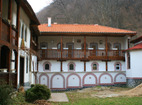 Кокалянски манастир - Вътрешният двор