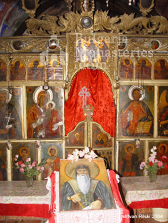 Курилски манастир - Иконостасът в църквата (Снимка 19 от 21)
