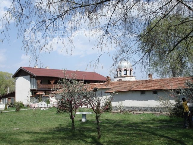 Обрадовски манастир - Жилищните сгради (Снимка 9 от 18)