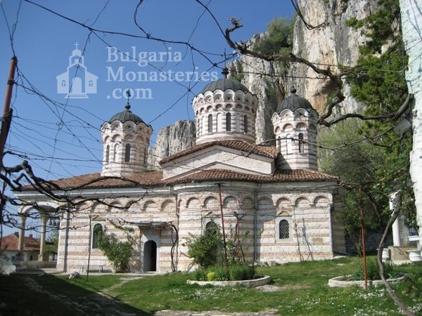 Патриаршески манастир - Църквата ,,Св. Троица