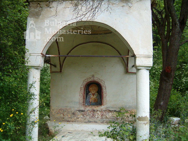 Пещерски манастир - Дворът на манастира (Снимка 8 от 10)