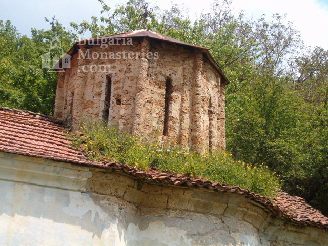 Пещерски манастир - Куполът на църквата  (Снимка 7 от 10)