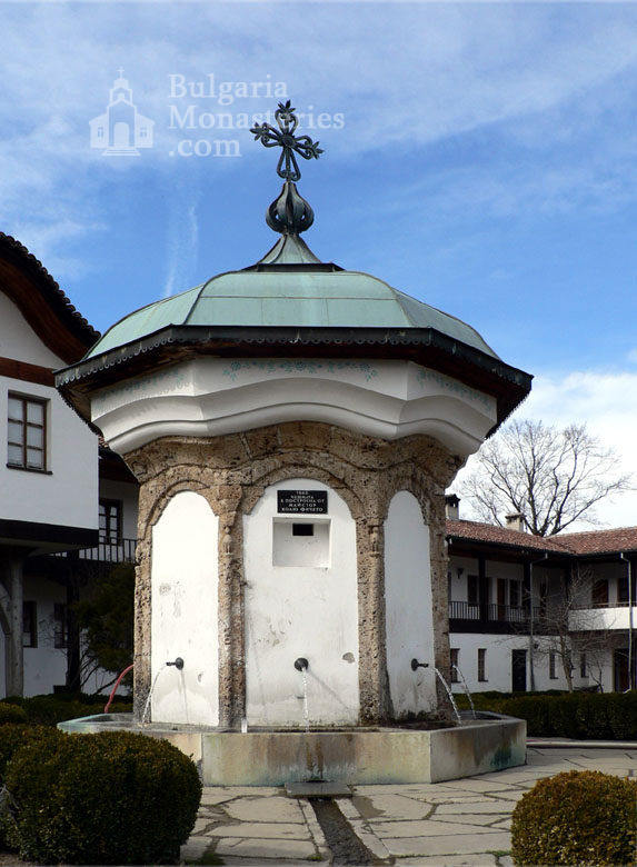 Соколски манастир - Чешмата (Снимка 10 от 40)