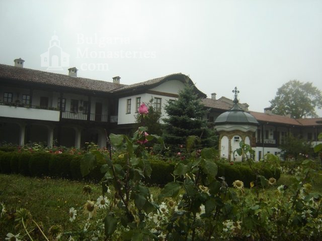 Соколски манастир - Жилищните сгради (Снимка 8 от 40)