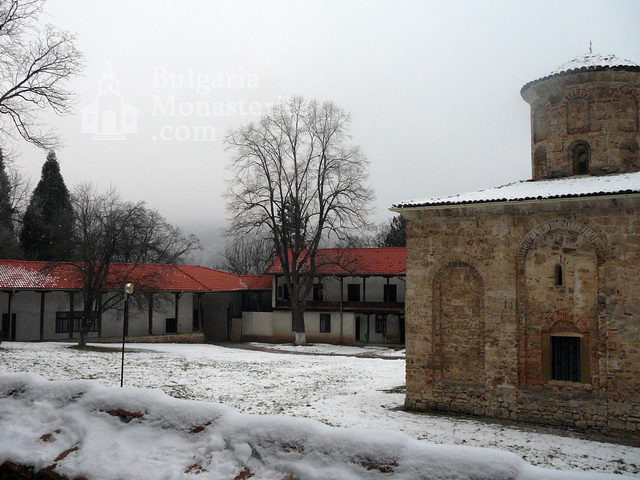 Земенски манастир - Комплексът през зимата (Снимка 17 от 27)