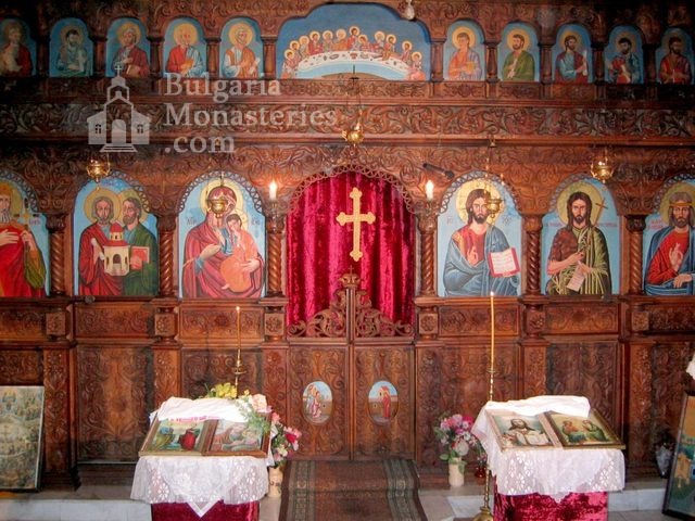 Златарски манастир - Иконостасът в църквата (Снимка 2 от 4)