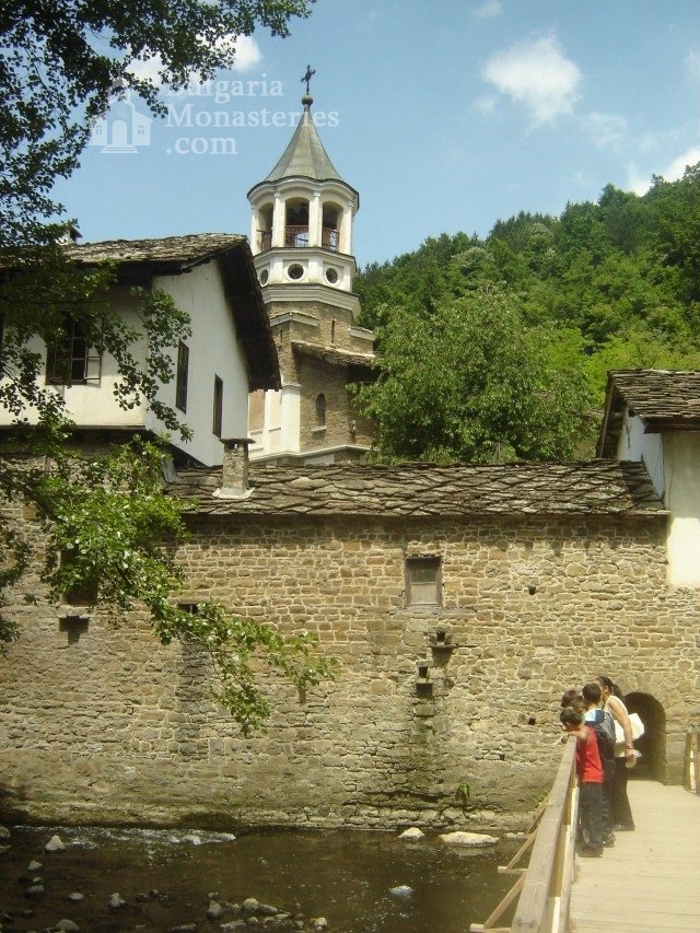 Dryanovo Monastery - The complex from the outside (Picture 3 of 22)