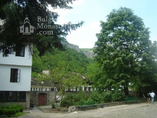 Dryanovo Monastery - The courtyard of the monastery (Picture 9 of 22)